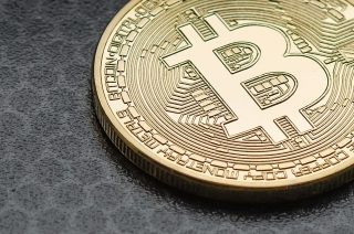 Bitcoin Tightens: Break Above Could Push to $107,000